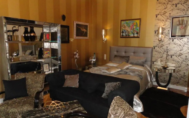 Boudoir Budapest Apartment