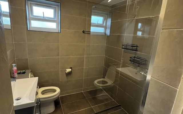 Charming Bungalow Rental in Rainham Comfort and Convenience