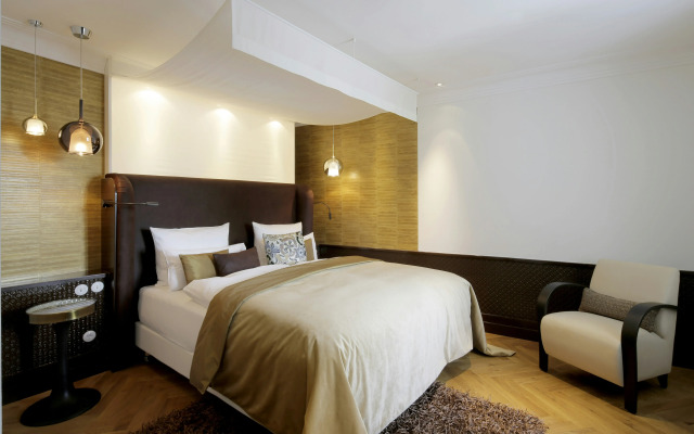 LA Maison Hotel