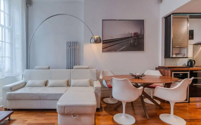 The Red Room Apartment - Fitzrovia - by Frankie Says