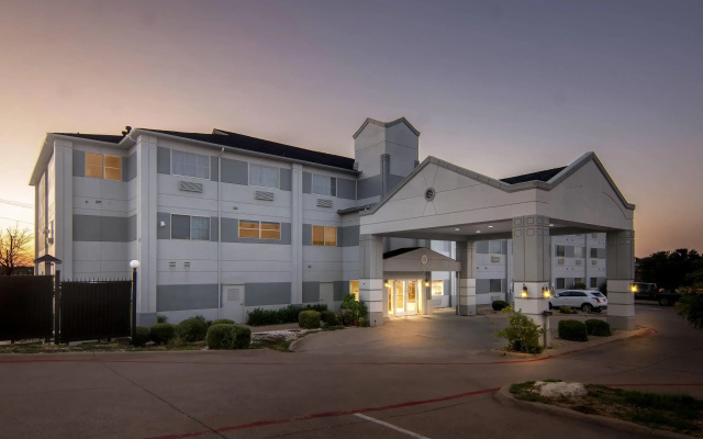 Super 8 by Wyndham Weatherford