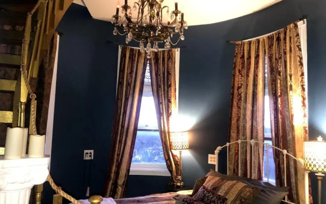Henderson Castle