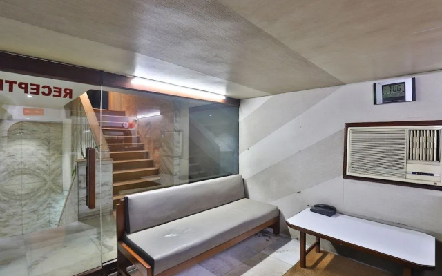 OYO 28667 Hotel Moti Mahal