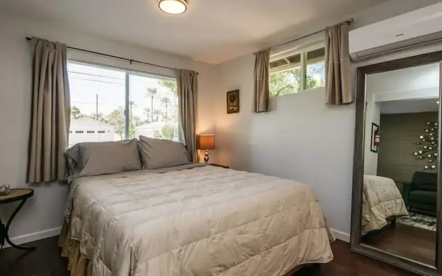 Charming Mid Town Guest House W/private Patio!