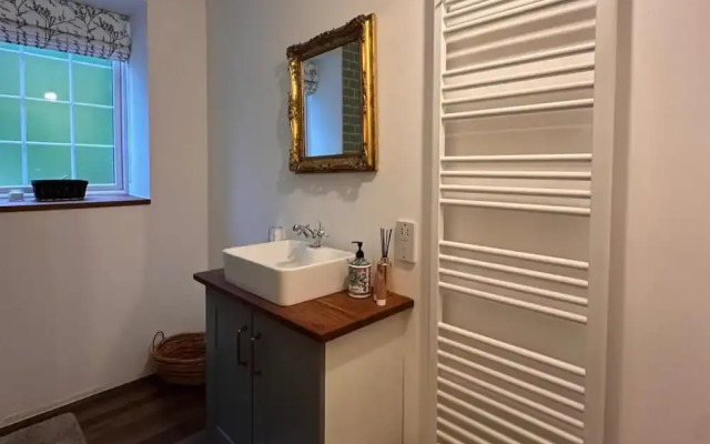 Pets - Garden - Parking - Sleeps up to 4 - Hiking