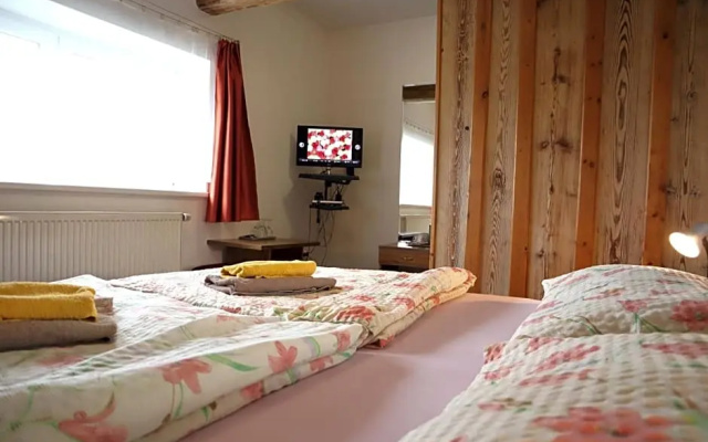 Hotel 66