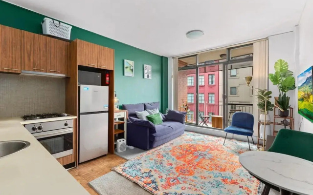 Chic Inner-city 1 Bedroom With Balcony