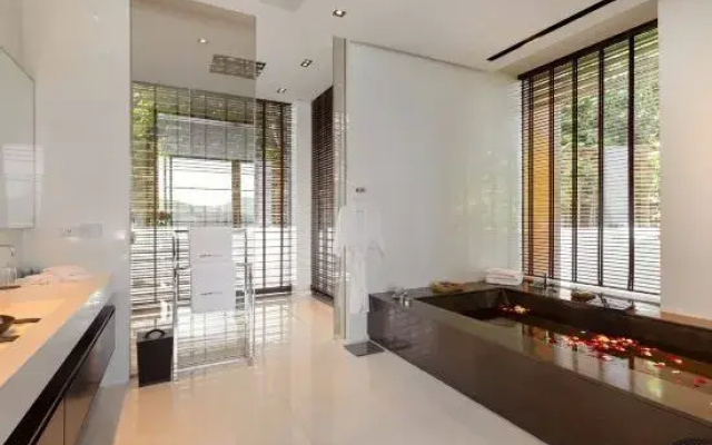 Cliff Top Residence