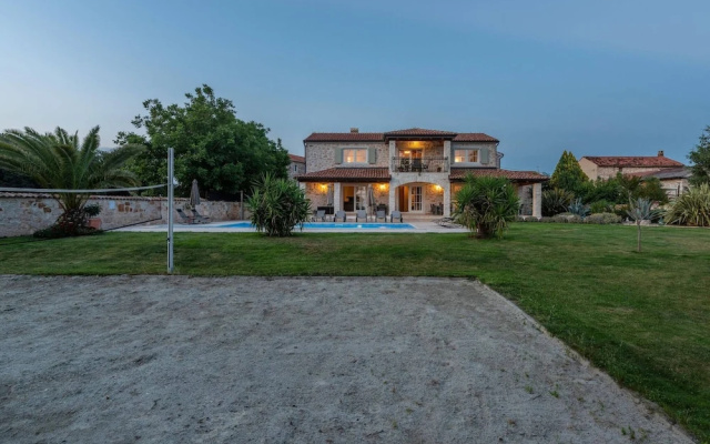 Picturesque Villa in Verteneglio With Pool