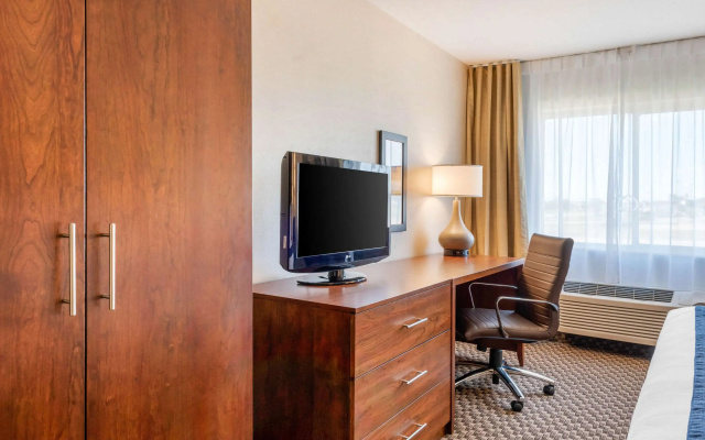Comfort Inn & Suites near Route 66