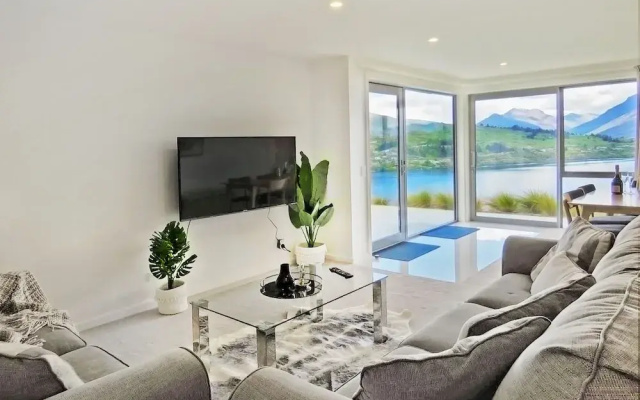 Executive Living in Bluewater