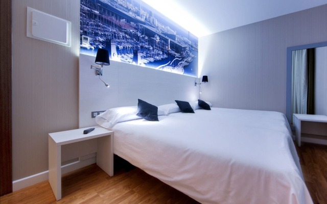 Отель Hostal Bcn Ramblas комната для гостей