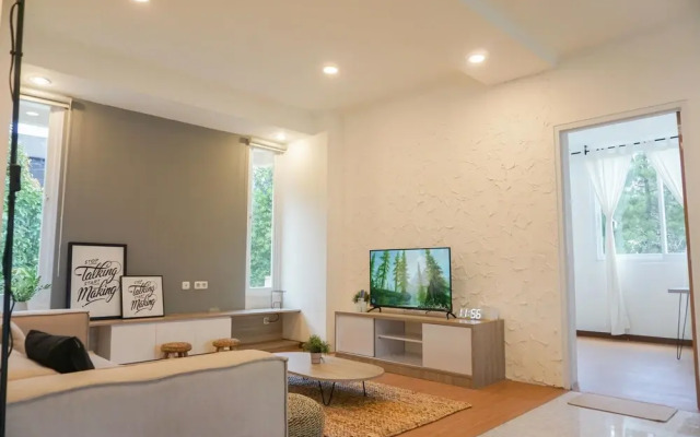 Over Easy Apartment