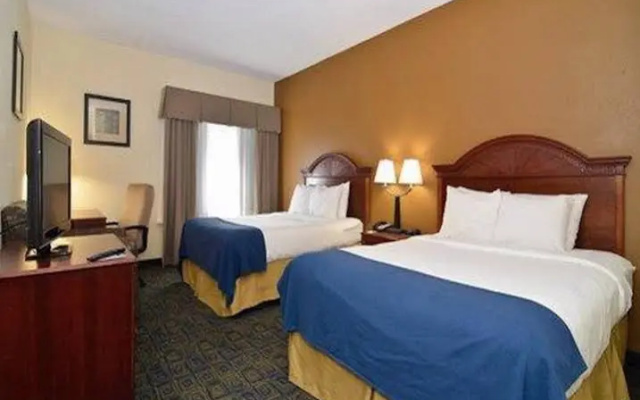 Comfort Inn & Suites Cincinnati Uptown Clifton