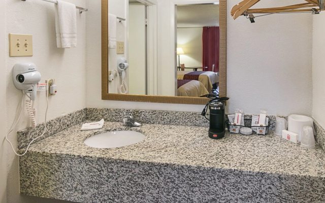 Red Roof Inn Forsyth
