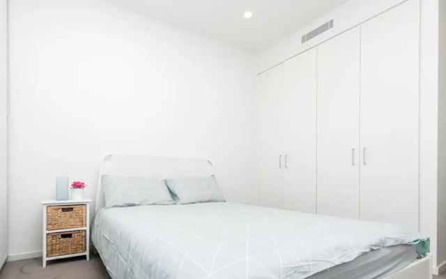 Spacious Bright Apartment