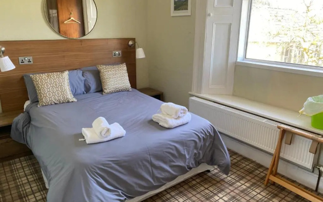 Five Glens Inn