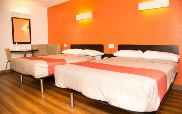 Motel 6 Omaha, NE