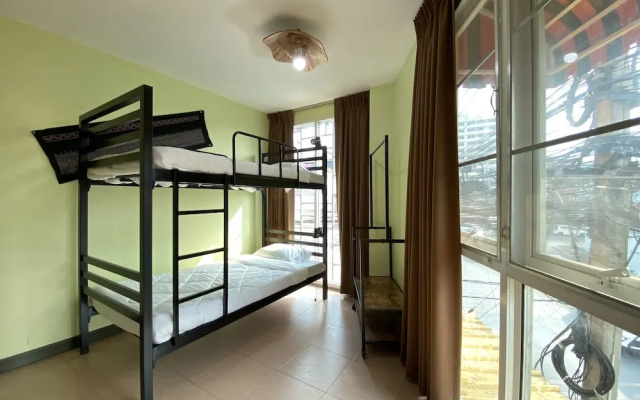 Oyo 699 Mon Hostel
