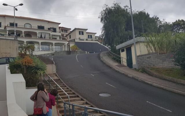 Отель With one Bedroom in Santa Cruz, With Wonderful sea View, Enclosed Garden and Wifi - 1 km From the Beach Португалия, Санта-Крус - отзывы, цены и фото номеров - забронировать отель With one Bedroom in Santa Cruz, With Wonderful sea View, Enclosed Garden and Wifi - 1 km From the Beach онлайн вид на фасад