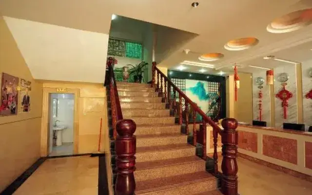 Molonglo South Hotel