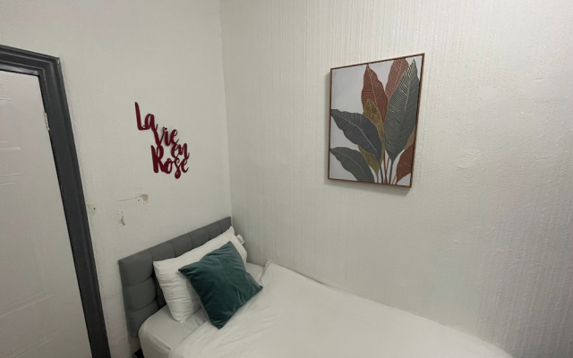 Large 4-bed Home, Free Parking, Near City Center