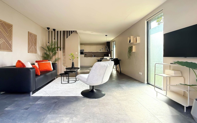 Modern Forest Home Near Beach