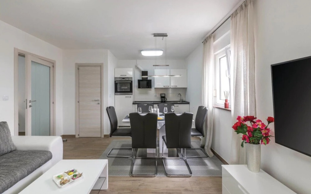 Nice Home in Vodnjan With Wifi and 2 Bedrooms