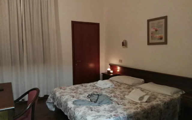 Hotel Resi & Dep