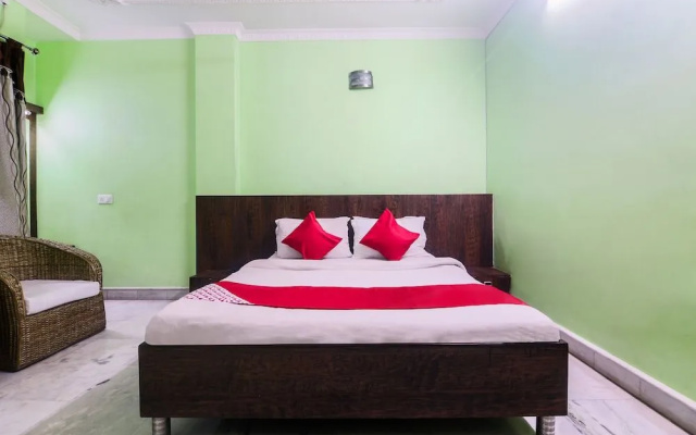 OYO 27675 Hotel Am Palace