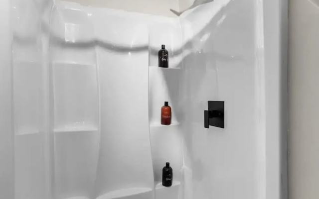 Broadmoor Bungalow - Unit B