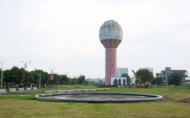 FabHotel Raj Inn Golf City