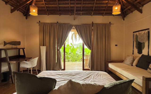 Baia beachfront boutique lodge