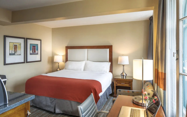 Hotel Virginia Santa Barbara, Tapestry Collection by Hilton