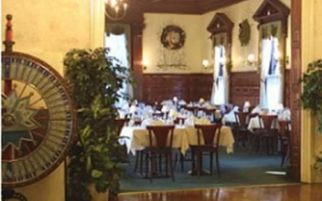 Canfieldhouse Restaurant & Inn