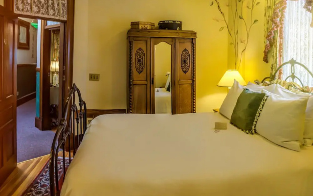 Peerless Hotel & Restaurant