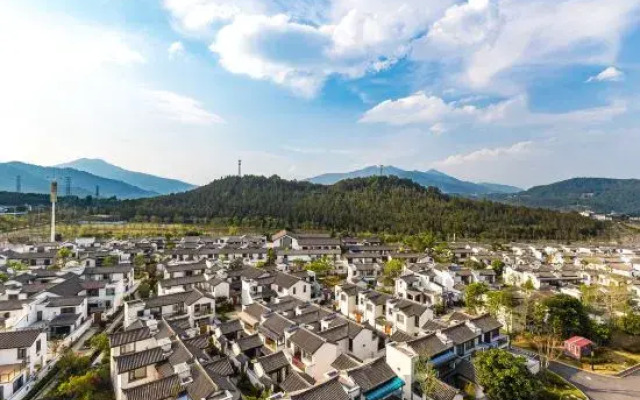 Heyue Hot Spring Villa Hotel