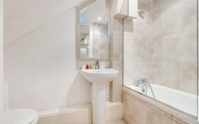 West Kensington Home Near Earls Court