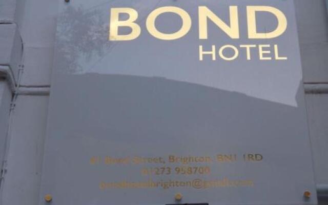 Bond Hotel вид на фасад