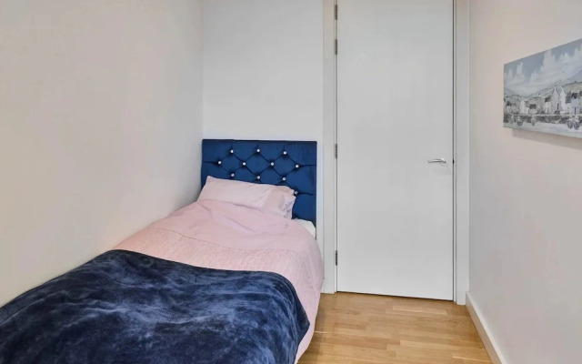 Host Stay - Canal View Apartment