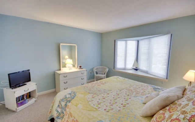 9400 802 - 2 Br Condo