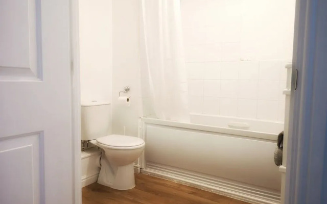 Bright & Modern 2BR Apartment Parking