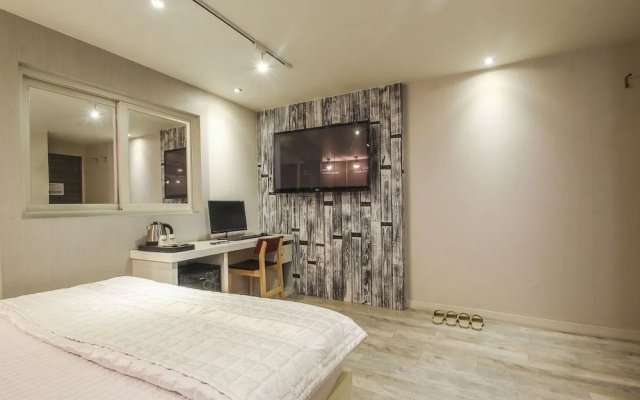 Cube Hotel