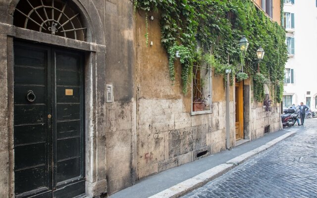 Отель Rental In Rome Santa Chiara Италия, Рим - отзывы, цены и фото номеров - забронировать отель Rental In Rome Santa Chiara онлайн вид на фасад