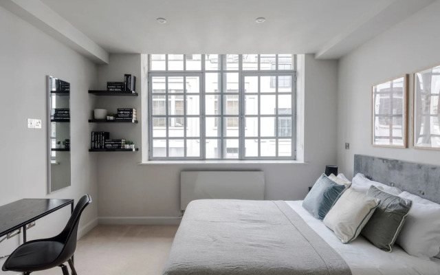 London s Calling - Farringdon - by Frankie Says