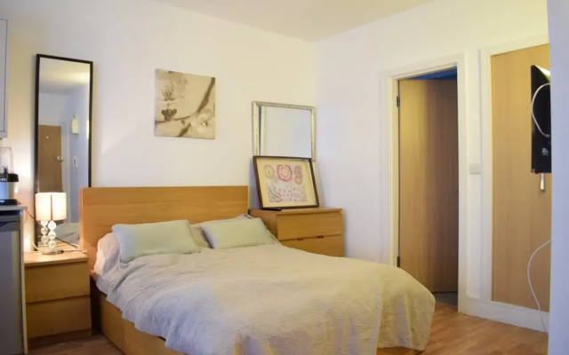 Spacious Studio Flat in Central Kensington