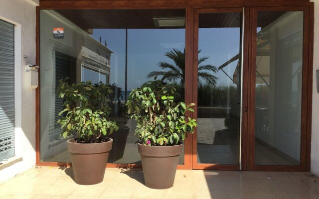 Отель Calafell Beach вид на фасад