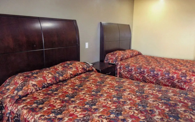 Econo Lodge Inn & Suites