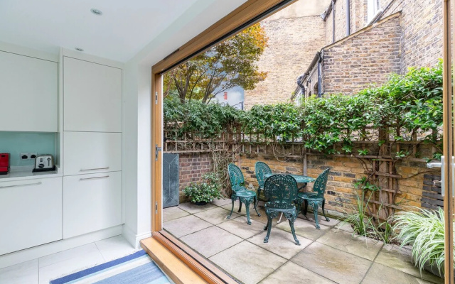 JOIVY Stunning 3 bed House Close to Westfield