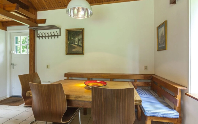 Attractive Holiday Home in Vrouwenpolder With Fenced Garden